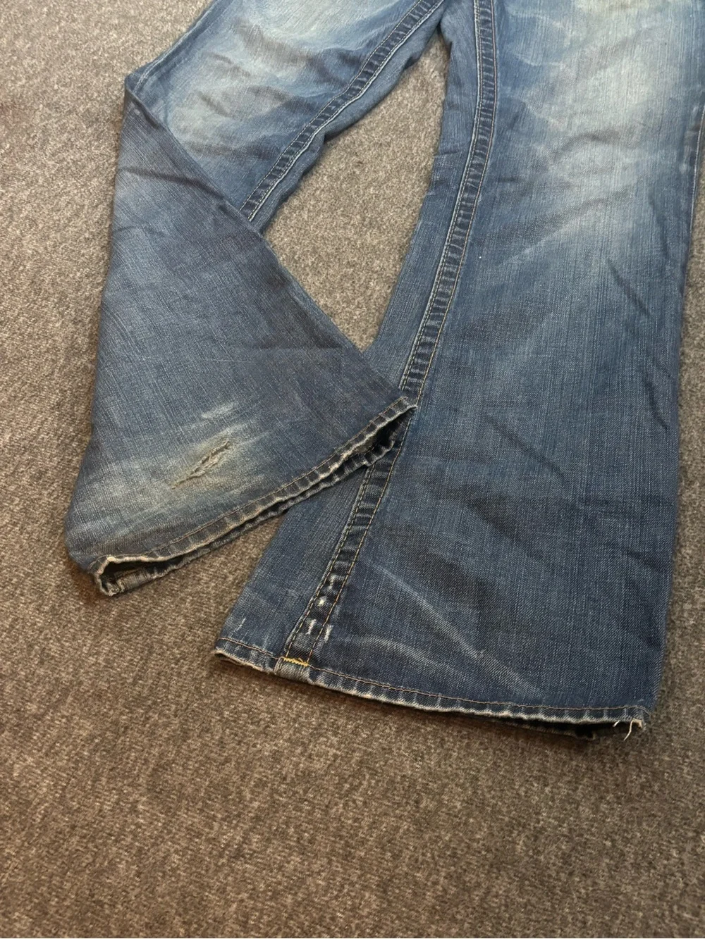 True Religion | Men's Vintage Denim Jeans | Y2K | Distressed Wash | Size 32
